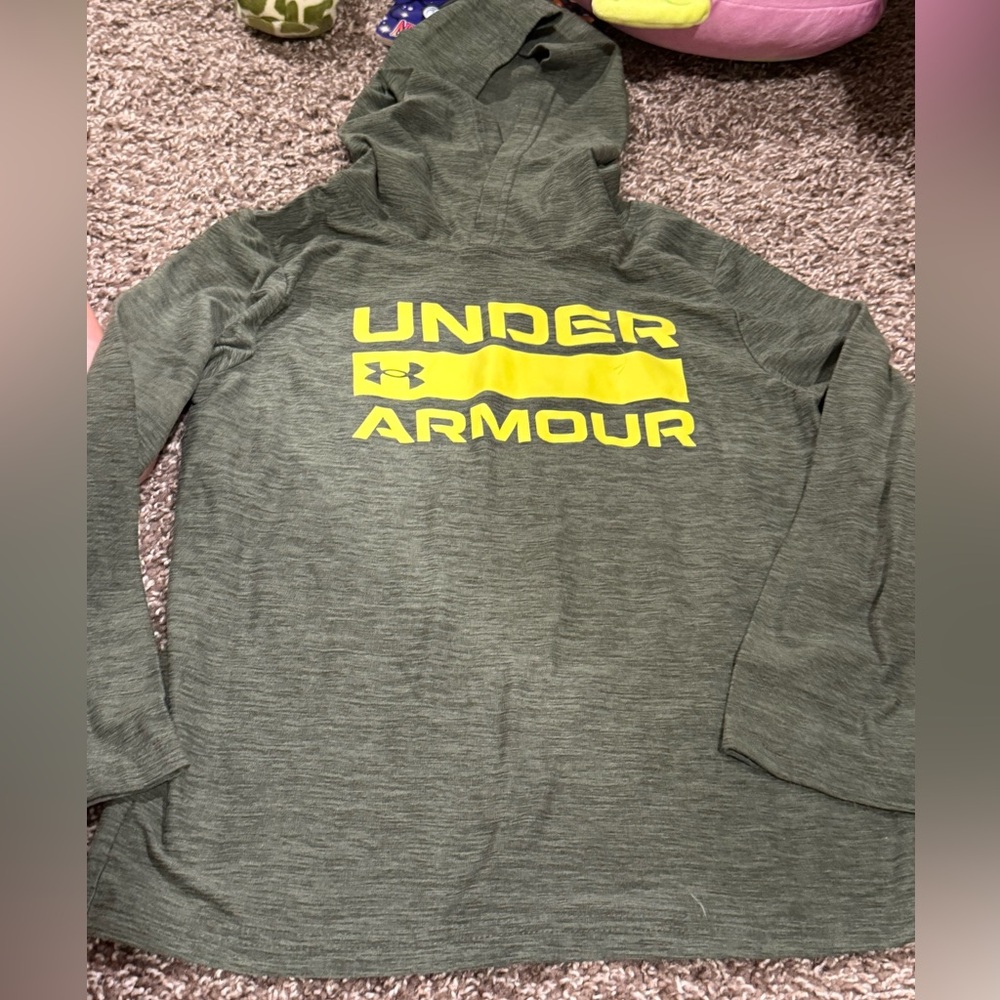 🍉Under Armour Green tshirt Hoodie